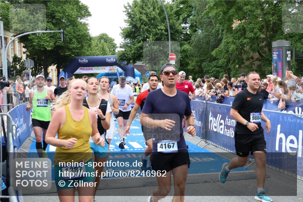 29.06.2025 - hella hamburg halbmarathon Zöllner http://msf.ph/oto/8246962 29.06.2025 10:57:20 Ziel 1387, 1877, 2417, 2676, 4167, 4940, 8585, 9450, 9577, 9884, 9934, 10383, 11590, 11612, 12014, 12590, 13664, 13750, 15110, 15229, 15664, 16625, 17660, 17779, 17848, 17993, 19184 meine-sportfotos.de