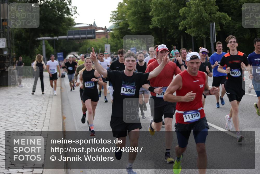 29.06.2025 - hella hamburg halbmarathon Jannik Wohlers http://msf.ph/oto/8246987 29.06.2025 09:55:35 Lombardsbrücke 1143, 1216, 1257, 1267, 1502, 1507, 1689, 2083, 2250, 2260, 2818, 2864, 2884, 3060, 3543, 3692, 4033, 4127, 4346, 4557, 4601, 5116, 6115, 6134, 6994, 7056, 7100, 7224, 7332, 7657, 8273, 8335, 8390, 8668, 8821, 8989, 9074, 9551, 10408, 10603, 10811, 10895, 11009, 11211, 11429, 11645, 12277, 12523, 12875, 13301, 13672, 13758, 13803, 13875, 14239, 14628, 14928, 15384, 15392, 15502, 15899, 16149, 16175, 16623, 16738, 17127, 17131, 17282, 17842 meine-sportfotos.de