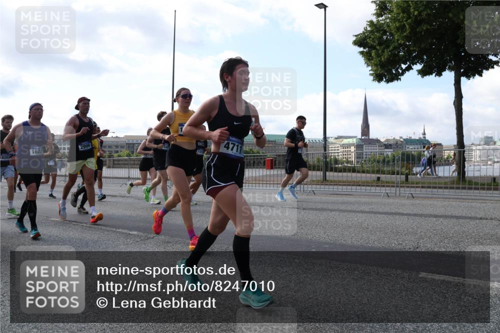29.06.2025 - hella hamburg halbmarathon Lena Gebhardt http://msf.ph/oto/8247010 29.06.2025 09:56:34 Lombardsbrücke 1061, 1452, 1460, 1496, 1499, 1592, 1628, 1833, 1877, 2013, 2058, 2082, 2083, 2208, 2378, 2396, 2504, 2771, 2953, 2996, 3256, 3296, 3310, 3652, 4065, 4077, 4377, 4404, 4635, 4711, 4833, 5169, 5194, 5482, 5600, 5607, 5839, 5978, 6033, 6115, 6168, 6286, 6511, 6512, 6561, 6562, 7178, 7383, 7475, 7583, 7943, 8261, 8361, 8514, 8572, 8587, 8618, 8661, 8710, 8863, 8921, 8968, 8989, 8996, 9082, 9246, 9537, 9597, 9638, 10596 meine-sportfotos.de