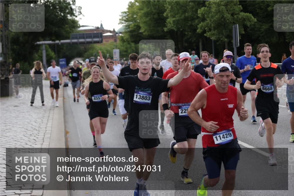 29.06.2025 - hella hamburg halbmarathon Jannik Wohlers http://msf.ph/oto/8247031 29.06.2025 09:55:35 Lombardsbrücke 1143, 1216, 1257, 1267, 1502, 1507, 1689, 2083, 2250, 2260, 2818, 2864, 2884, 3060, 3543, 3692, 4033, 4127, 4346, 4557, 4601, 5116, 6115, 6134, 6994, 7056, 7100, 7224, 7332, 7657, 8273, 8335, 8390, 8668, 8821, 8989, 9074, 9551, 10408, 10603, 10811, 10895, 11009, 11211, 11429, 11645, 12277, 12523, 12875, 13301, 13672, 13758, 13803, 13875, 14239, 14628, 14928, 15384, 15392, 15502, 15899, 16149, 16175, 16623, 16738, 17127, 17131, 17282, 17842 meine-sportfotos.de
