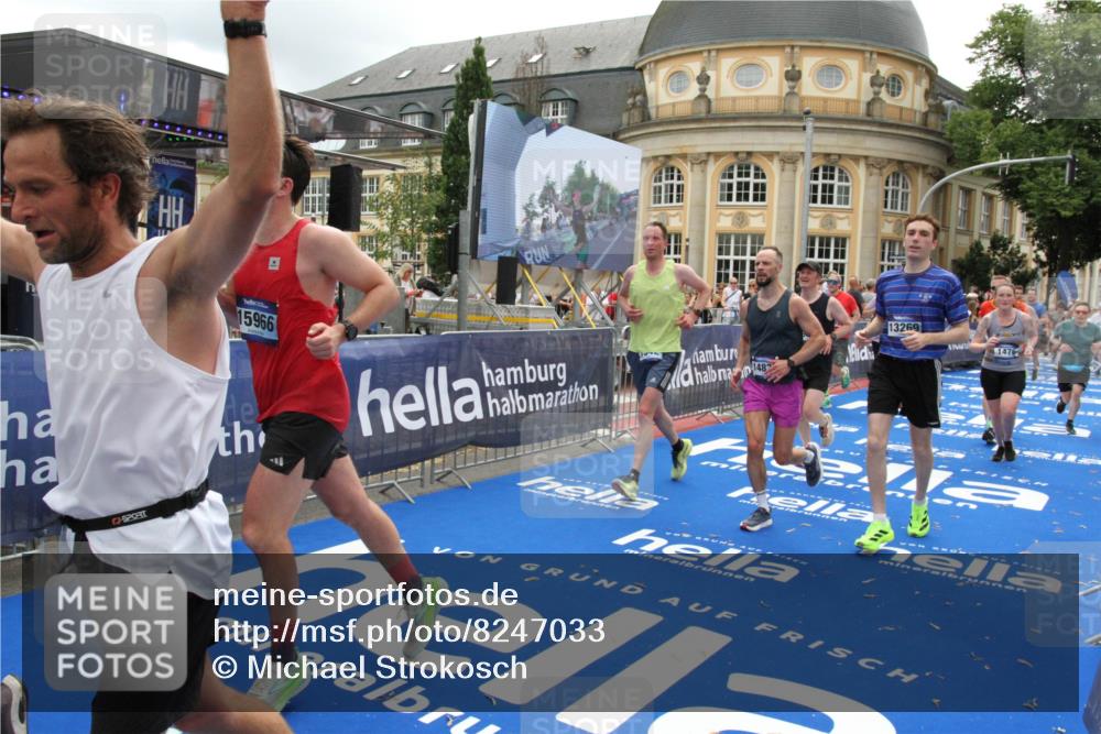 29.06.2025 - hella hamburg halbmarathon Michael Strokosch http://msf.ph/oto/8247033 29.06.2025 10:49:31 Ziel 1342, 1476, 2592, 2596, 2878, 8437, 8689, 8813, 11339, 11779, 12094, 12670, 13269, 14838, 15784, 15857, 15894, 15966, 16891, 18476, 18887, 18960 meine-sportfotos.de