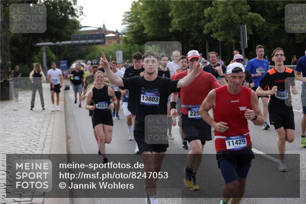 29.06.2025 - hella hamburg halbmarathon Jannik Wohlers http://msf.ph/oto/8247053 29.06.2025 09:55:35 Lombardsbrücke 1143, 1216, 1257, 1267, 1502, 1507, 1689, 2083, 2250, 2260, 2818, 2864, 2884, 3060, 3543, 3692, 4033, 4127, 4346, 4557, 4601, 5116, 6115, 6134, 6994, 7056, 7100, 7224, 7332, 7657, 8273, 8335, 8390, 8668, 8821, 8989, 9074, 9551, 10408, 10603, 10811, 10895, 11009, 11211, 11429, 11645, 12277, 12523, 12875, 13301, 13672, 13758, 13803, 13875, 14239, 14628, 14928, 15384, 15392, 15502, 15899, 16149, 16175, 16623, 16738, 17127, 17131, 17282, 17842 meine-sportfotos.de