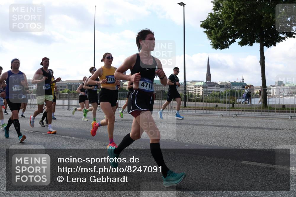 29.06.2025 - hella hamburg halbmarathon Lena Gebhardt http://msf.ph/oto/8247091 29.06.2025 09:56:34 Lombardsbrücke 1061, 1452, 1460, 1496, 1499, 1592, 1628, 1833, 1877, 2013, 2058, 2082, 2083, 2208, 2378, 2396, 2504, 2771, 2953, 2996, 3256, 3296, 3310, 3652, 4065, 4077, 4377, 4404, 4635, 4711, 4833, 5169, 5194, 5482, 5600, 5607, 5839, 5978, 6033, 6115, 6168, 6286, 6511, 6512, 6561, 6562, 7178, 7383, 7475, 7583, 7943, 8261, 8361, 8514, 8572, 8587, 8618, 8661, 8710, 8863, 8921, 8968, 8989, 8996, 9082, 9246, 9537, 9597, 9638, 10596 meine-sportfotos.de