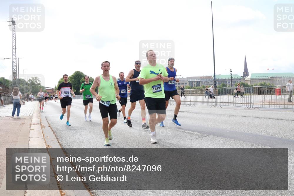 29.06.2025 - hella hamburg halbmarathon Lena Gebhardt http://msf.ph/oto/8247096 29.06.2025 10:10:05 Lombardsbrücke 1052, 1456, 1548, 1823, 3921, 4592, 5182, 5511, 7042, 7058, 7081, 7333, 7636, 8090, 8219, 8685, 8890, 9150, 9297, 9306, 9366, 9434, 9674, 9781, 10036, 10943, 11027, 12255, 12509, 12567, 13739, 13797, 15409, 16191, 16445, 16455, 16639, 16872, 16918, 17148, 17630, 17899, 18076, 18196, 18440, 18707, 19242 meine-sportfotos.de