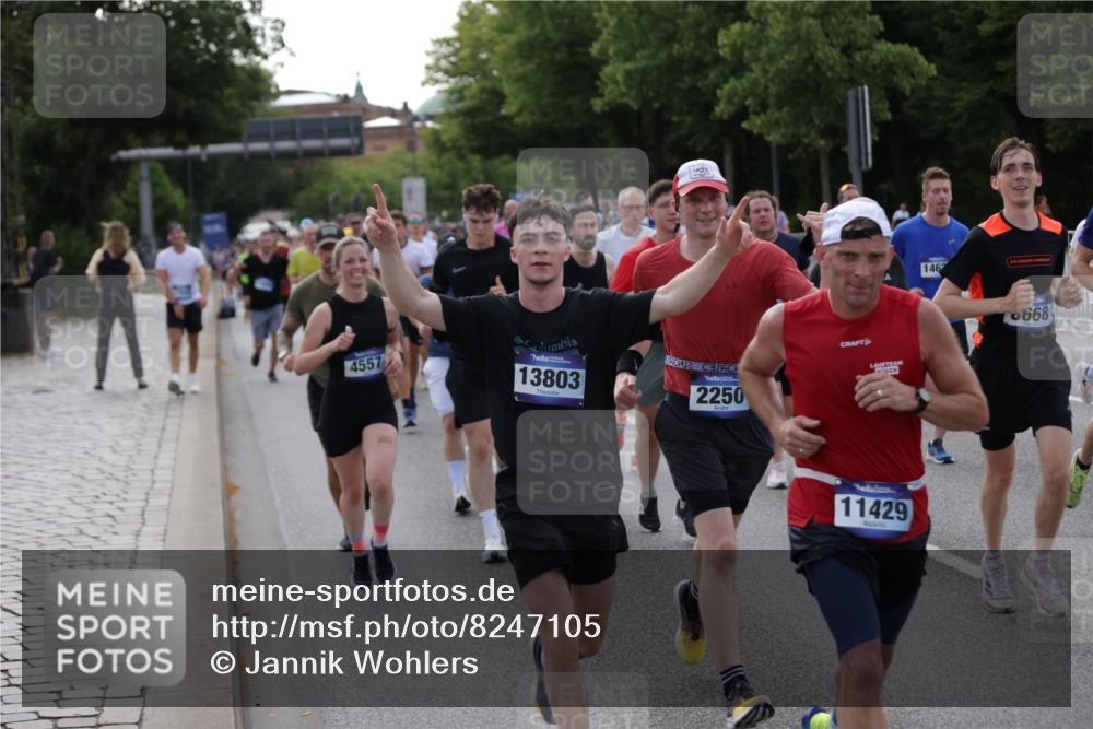 29.06.2025 - hella hamburg halbmarathon Jannik Wohlers http://msf.ph/oto/8247105 29.06.2025 09:55:35 Lombardsbrücke 1143, 1216, 1257, 1267, 1502, 1507, 1689, 2083, 2250, 2260, 2818, 2864, 2884, 3060, 3543, 3692, 4033, 4127, 4346, 4557, 4601, 5116, 6115, 6134, 6994, 7056, 7100, 7224, 7332, 7657, 8273, 8335, 8390, 8668, 8821, 8989, 9074, 9551, 10408, 10603, 10811, 10895, 11009, 11211, 11429, 11645, 12277, 12523, 12875, 13301, 13672, 13758, 13803, 13875, 14239, 14628, 14928, 15384, 15392, 15502, 15899, 16149, 16175, 16623, 16738, 17127, 17131, 17282, 17842 meine-sportfotos.de