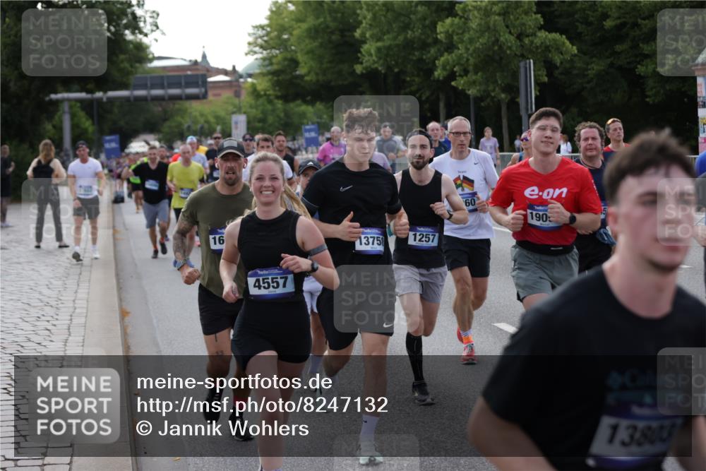 29.06.2025 - hella hamburg halbmarathon Jannik Wohlers http://msf.ph/oto/8247132 29.06.2025 09:55:36 Lombardsbrücke 1061, 1143, 1216, 1257, 1267, 1502, 1507, 1689, 2083, 2250, 2260, 2504, 2818, 2864, 3060, 3543, 3692, 4033, 4127, 4346, 4557, 4601, 5116, 6115, 6134, 7056, 7100, 7224, 7332, 7657, 8273, 8335, 8390, 8668, 8821, 8989, 9074, 9551, 10408, 10603, 10895, 11009, 11211, 11429, 11645, 12277, 12523, 12875, 13301, 13672, 13758, 13803, 13812, 13875, 14239, 14628, 14928, 15384, 15392, 15502, 15899, 16149, 16175, 16623, 16738, 17127, 17131, 17282, 17842 meine-sportfotos.de