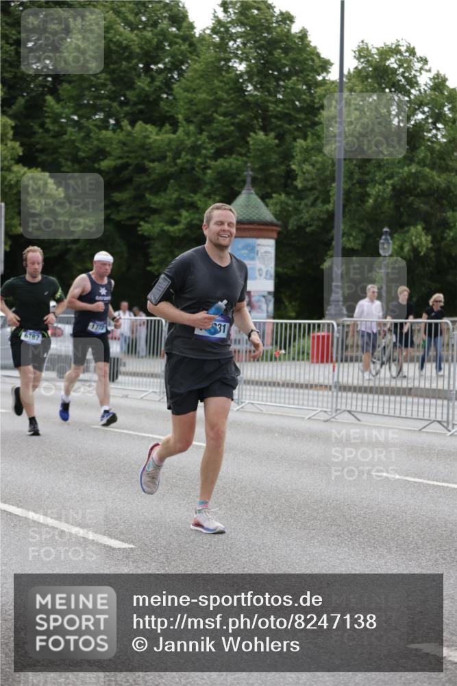 29.06.2025 - hella hamburg halbmarathon Jannik Wohlers http://msf.ph/oto/8247138 29.06.2025 10:30:38 Lombardsbrücke 1773, 2097, 2268, 3131, 4561, 6195, 6620, 6787, 7351, 8757, 9576, 10989, 11981, 11988, 12384, 12627, 14095, 14803, 15466, 15589, 17224, 17463, 17509, 17742, 17966, 19052, 19226 meine-sportfotos.de