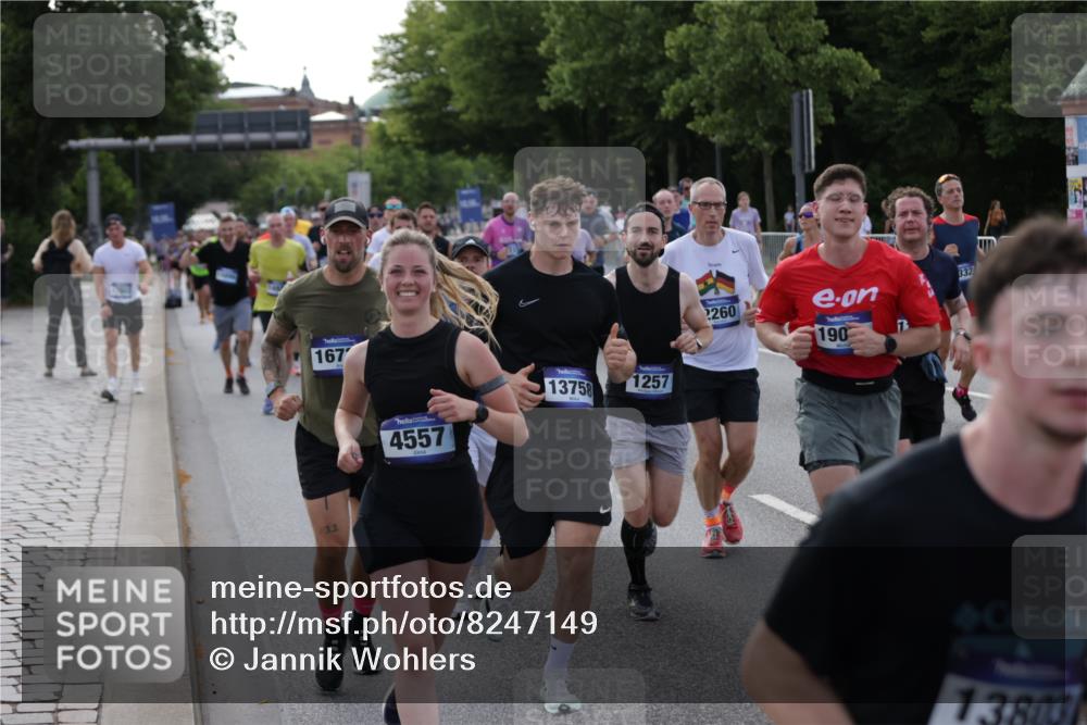 29.06.2025 - hella hamburg halbmarathon Jannik Wohlers http://msf.ph/oto/8247149 29.06.2025 09:55:37 Lombardsbrücke 1061, 1143, 1216, 1257, 1267, 1502, 1507, 1689, 2083, 2250, 2260, 2504, 2818, 2864, 3060, 3543, 4033, 4127, 4346, 4557, 5116, 6115, 6134, 7056, 7100, 7224, 7332, 7657, 8273, 8335, 8390, 8668, 8821, 8989, 9074, 9551, 10408, 10603, 10895, 11009, 11211, 11429, 11645, 12277, 12523, 12779, 12875, 13301, 13672, 13758, 13803, 13812, 13875, 14239, 14628, 14928, 15157, 15384, 15392, 15502, 15714, 15899, 16149, 16175, 16623, 16738, 17127, 17131, 17282, 17842 meine-sportfotos.de