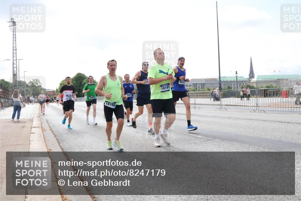 29.06.2025 - hella hamburg halbmarathon Lena Gebhardt http://msf.ph/oto/8247179 29.06.2025 10:10:05 Lombardsbrücke 1052, 1456, 1548, 1823, 3921, 4592, 5182, 5511, 7042, 7058, 7081, 7333, 7636, 8090, 8219, 8685, 8890, 9150, 9297, 9306, 9366, 9434, 9674, 9781, 10036, 10943, 11027, 12255, 12509, 12567, 13739, 13797, 15409, 16191, 16445, 16455, 16639, 16872, 16918, 17148, 17630, 17899, 18076, 18196, 18440, 18707, 19242 meine-sportfotos.de