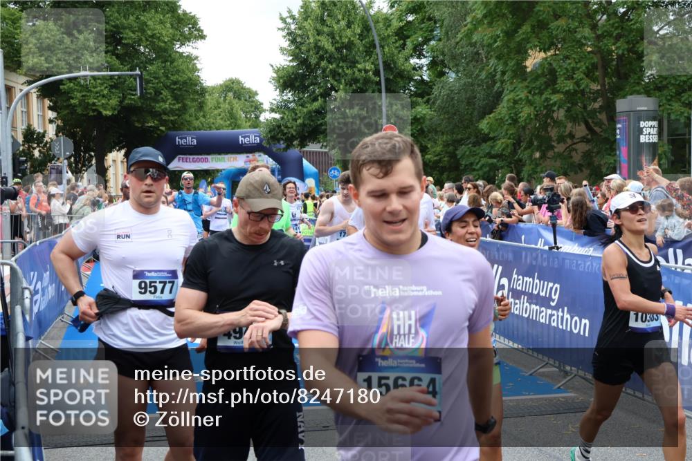 29.06.2025 - hella hamburg halbmarathon Zöllner http://msf.ph/oto/8247180 29.06.2025 10:57:24 Ziel 2417, 2676, 5926, 6272, 8585, 9450, 9727, 9934, 10383, 12014, 12590, 13664, 15229, 16625, 16830, 17160, 17779, 17848 meine-sportfotos.de