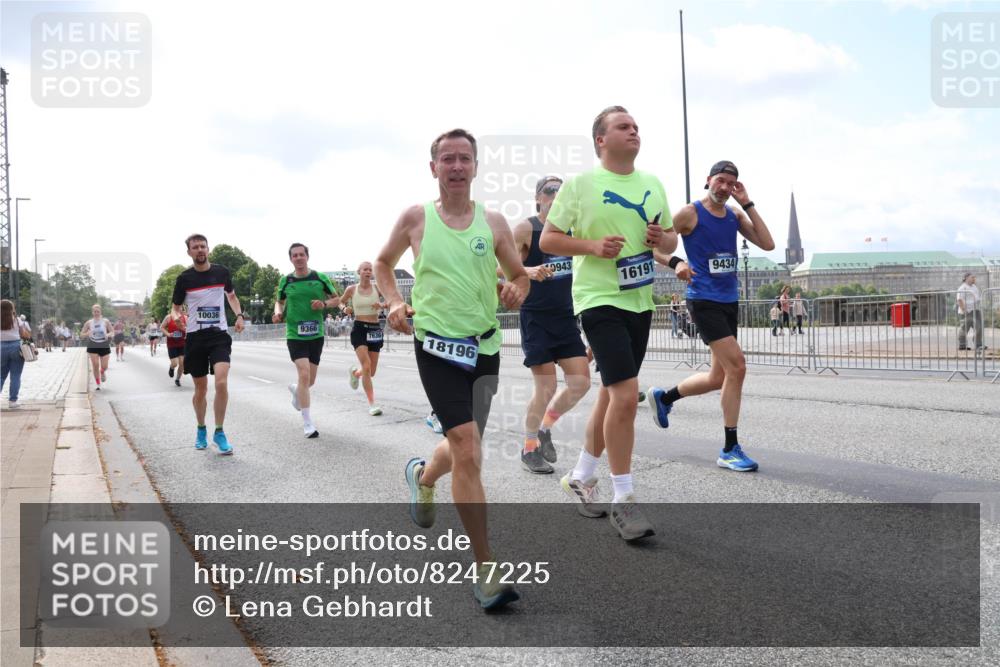 29.06.2025 - hella hamburg halbmarathon Lena Gebhardt http://msf.ph/oto/8247225 29.06.2025 10:10:06 Lombardsbrücke 1052, 1548, 1823, 3921, 4592, 5182, 5511, 7042, 7058, 7081, 7333, 7636, 8219, 8685, 8890, 9150, 9297, 9306, 9366, 9434, 9674, 9781, 9816, 10036, 10943, 11027, 11180, 12255, 12509, 12567, 13739, 13797, 14822, 15409, 16191, 16445, 16455, 16639, 16872, 16918, 17148, 17630, 17899, 18076, 18196, 18440, 18707, 19242 meine-sportfotos.de