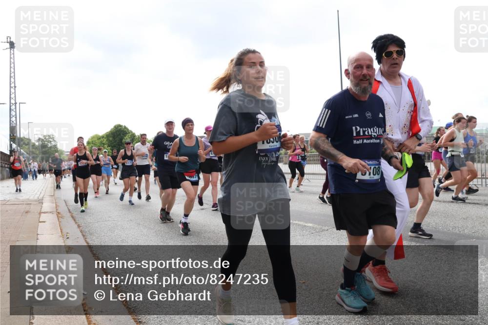 29.06.2025 - hella hamburg halbmarathon Lena Gebhardt http://msf.ph/oto/8247235 29.06.2025 10:45:31 Lombardsbrücke 1033, 1060, 1085, 1104, 1685, 1713, 1798, 1983, 2008, 2216, 2217, 2522, 2550, 2657, 2664, 2917, 2965, 2973, 3160, 3164, 3357, 3377, 3879, 3993, 4099, 4102, 4186, 4224, 4306, 4337, 4388, 4504, 4820, 4851, 5044, 5099, 5108, 5190, 5339, 5635, 5636, 5949, 6133, 6150, 6509, 6623, 6763, 6788, 6911, 6922, 6980, 7283, 7530, 7541, 7699, 7859, 7912, 8594, 8605, 8745, 8762, 9620, 10030, 10182, 10225, 10327, 10329, 11314, 12198, 12332, 12334 meine-sportfotos.de