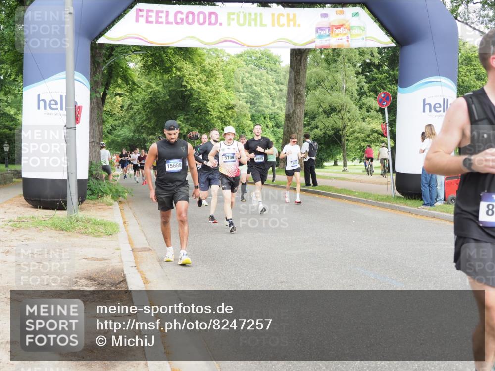 29.06.2025 - hella hamburg halbmarathon MichiJ http://msf.ph/oto/8247257 29.06.2025 10:28:33 Zwischen KM18-KM19 1975, 3626, 4565, 4766, 5709, 8319, 8933, 10968, 12372, 14077, 15689 meine-sportfotos.de