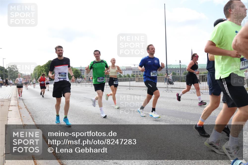 29.06.2025 - hella hamburg halbmarathon Lena Gebhardt http://msf.ph/oto/8247283 29.06.2025 10:10:07 Lombardsbrücke 1052, 1548, 1573, 1823, 3921, 4592, 5182, 5511, 7042, 7058, 7081, 7333, 7636, 8219, 8685, 8890, 9150, 9297, 9306, 9366, 9434, 9674, 9781, 9816, 10036, 10943, 11027, 11180, 12255, 12509, 12567, 13739, 13797, 14822, 15409, 16191, 16445, 16455, 16639, 16872, 16918, 17148, 17630, 17899, 18076, 18196, 18440, 18707, 19023, 19242 meine-sportfotos.de