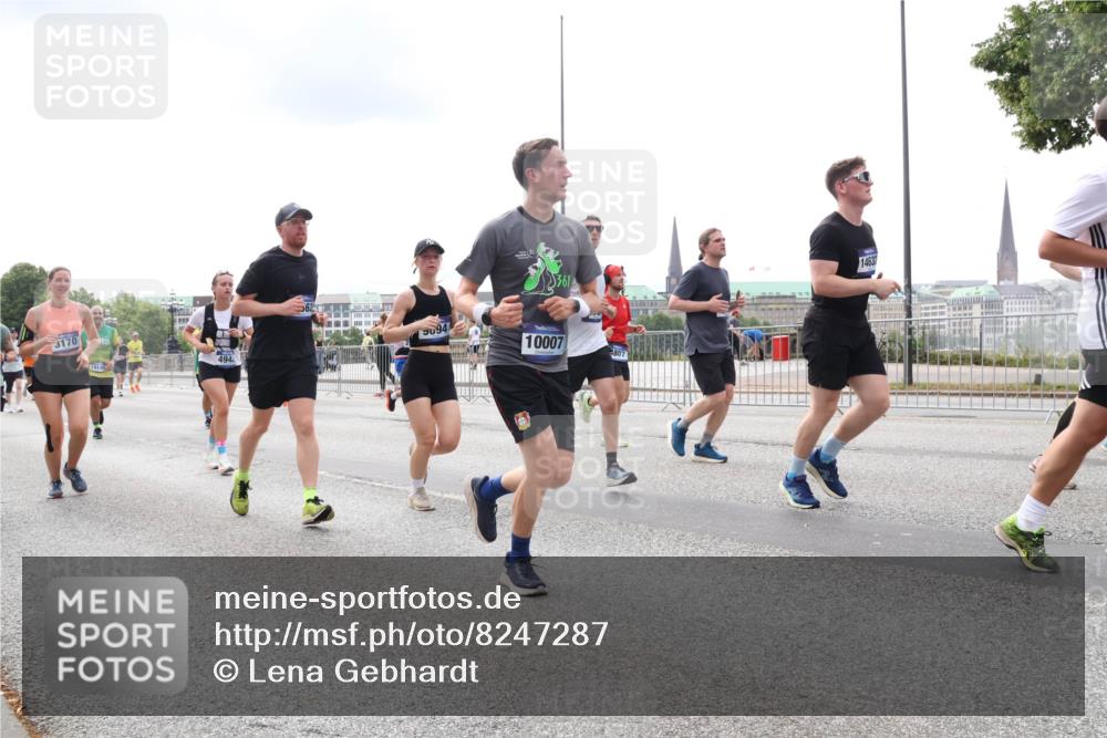 29.06.2025 - hella hamburg halbmarathon Lena Gebhardt http://msf.ph/oto/8247287 29.06.2025 10:34:02 Lombardsbrücke 1189, 1275, 1417, 1672, 1705, 1787, 1896, 2265, 2342, 2464, 2482, 2496, 2526, 2776, 2801, 2933, 3145, 3170, 3264, 3340, 3345, 3560, 3829, 3848, 4361, 4433, 4449, 4479, 4696, 4807, 4824, 4826, 4942, 5075, 5096, 5141, 5557, 5561, 5566, 5569, 5584, 5691, 5821, 5822, 5887, 6105, 6109, 6364, 6515, 6516, 6854, 6956, 7027, 7324, 7329, 7565, 7653, 8021, 8157, 8202, 8277, 8282, 8349, 8375, 8377, 8383, 8401, 8965, 9094, 9234, 9438, 9799, 9875, 9995, 10007, 10071, 10360, 10561, 11811 meine-sportfotos.de