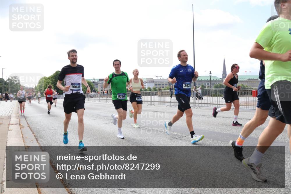 29.06.2025 - hella hamburg halbmarathon Lena Gebhardt http://msf.ph/oto/8247299 29.06.2025 10:10:07 Lombardsbrücke 1052, 1548, 1573, 1823, 3921, 4592, 5182, 5511, 7042, 7058, 7081, 7333, 7636, 8219, 8685, 8890, 9150, 9297, 9306, 9366, 9434, 9674, 9781, 9816, 10036, 10943, 11027, 11180, 12255, 12509, 12567, 13739, 13797, 14822, 15409, 16191, 16445, 16455, 16639, 16872, 16918, 17148, 17630, 17899, 18076, 18196, 18440, 18707, 19023, 19242 meine-sportfotos.de