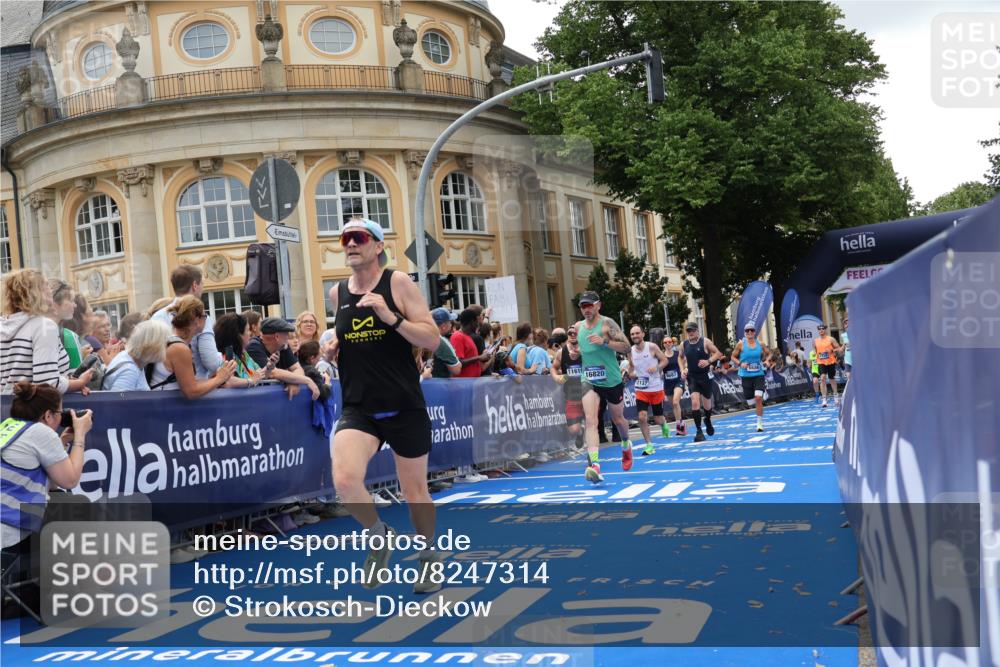 29.06.2025 - hella hamburg halbmarathon Strokosch-Dieckow http://msf.ph/oto/8247314 29.06.2025 10:39:06 Ziel 1164, 1445, 1803, 2262, 3282, 4359, 4759, 6682, 6686, 6687, 11305, 11447, 11619, 12137, 13729, 14311, 15556, 16656, 16820, 17668, 18149, 18547, 18734, 19151 meine-sportfotos.de