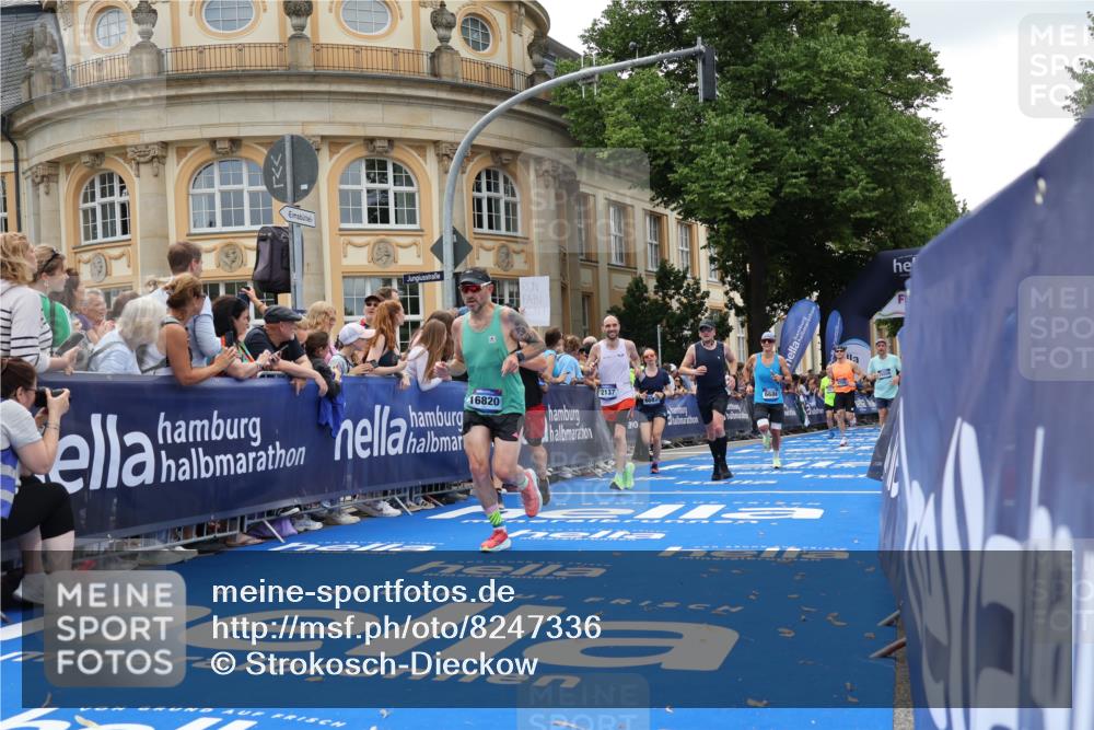 29.06.2025 - hella hamburg halbmarathon Strokosch-Dieckow http://msf.ph/oto/8247336 29.06.2025 10:39:07 Ziel 1164, 1445, 1803, 2262, 3282, 4359, 4759, 5752, 6686, 6687, 11305, 11619, 12137, 13729, 14311, 15556, 16656, 16820, 17668, 18149, 18547, 18734, 19151 meine-sportfotos.de