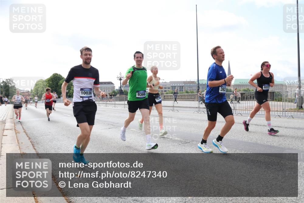 29.06.2025 - hella hamburg halbmarathon Lena Gebhardt http://msf.ph/oto/8247340 29.06.2025 10:10:07 Lombardsbrücke 1052, 1548, 1573, 1823, 3921, 4592, 5182, 5511, 7042, 7058, 7081, 7333, 7636, 8219, 8685, 8890, 9150, 9297, 9306, 9366, 9434, 9674, 9781, 9816, 10036, 10943, 11027, 11180, 12255, 12509, 12567, 13739, 13797, 14822, 15409, 16191, 16445, 16455, 16639, 16872, 16918, 17148, 17630, 17899, 18076, 18196, 18440, 18707, 19023, 19242 meine-sportfotos.de
