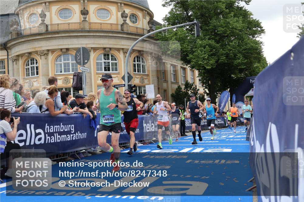 29.06.2025 - hella hamburg halbmarathon Strokosch-Dieckow http://msf.ph/oto/8247348 29.06.2025 10:39:07 Ziel 1164, 1445, 1803, 2262, 3282, 4359, 4759, 5752, 6686, 6687, 11305, 11619, 12137, 13729, 14311, 15556, 16656, 16820, 17668, 18149, 18547, 18734, 19151 meine-sportfotos.de