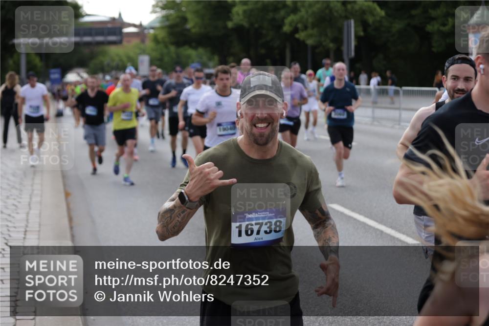 29.06.2025 - hella hamburg halbmarathon Jannik Wohlers http://msf.ph/oto/8247352 29.06.2025 09:55:38 Lombardsbrücke 1061, 1216, 1257, 1267, 1502, 1507, 1689, 2083, 2250, 2260, 2504, 2818, 2864, 3060, 3543, 4033, 4127, 4346, 4557, 5116, 6115, 6134, 7056, 7100, 7224, 7332, 7657, 8273, 8335, 8668, 8821, 8989, 9074, 9551, 10408, 10603, 10895, 11009, 11211, 11429, 11645, 12277, 12523, 12779, 12875, 13301, 13672, 13758, 13803, 13812, 13875, 14239, 14628, 14928, 15157, 15384, 15392, 15502, 15714, 15899, 16149, 16175, 16623, 16738, 17127, 17131, 17282, 17842, 17962 meine-sportfotos.de