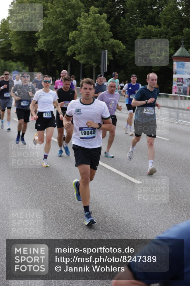 29.06.2025 - hella hamburg halbmarathon Jannik Wohlers http://msf.ph/oto/8247389 29.06.2025 09:55:39 Lombardsbrücke 1061, 1216, 1257, 1267, 1502, 1507, 1689, 2083, 2250, 2260, 2504, 2818, 2864, 3060, 3543, 4346, 4557, 5116, 6115, 6134, 7056, 7100, 7178, 7224, 7332, 7657, 8273, 8335, 8668, 8821, 8989, 9074, 9551, 10408, 10603, 10895, 11009, 11211, 11429, 11645, 12523, 12779, 12875, 13159, 13301, 13672, 13758, 13803, 13812, 13875, 14239, 14628, 14928, 15157, 15384, 15392, 15502, 15714, 15829, 15899, 16149, 16175, 16623, 16738, 17127, 17131, 17282, 17842, 17962 meine-sportfotos.de