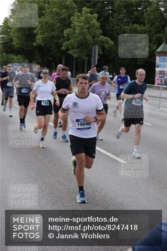 29.06.2025 - hella hamburg halbmarathon Jannik Wohlers http://msf.ph/oto/8247418 29.06.2025 09:55:39 Lombardsbrücke 1061, 1216, 1257, 1267, 1502, 1507, 1689, 2083, 2250, 2260, 2504, 2818, 2864, 3060, 3543, 4346, 4557, 5116, 6115, 6134, 7056, 7100, 7178, 7224, 7332, 7657, 8273, 8335, 8668, 8821, 8989, 9074, 9551, 10408, 10603, 10895, 11009, 11211, 11429, 11645, 12523, 12779, 12875, 13159, 13301, 13672, 13758, 13803, 13812, 13875, 14239, 14628, 14928, 15157, 15384, 15392, 15502, 15714, 15829, 15899, 16149, 16175, 16623, 16738, 17127, 17131, 17282, 17842, 17962 meine-sportfotos.de