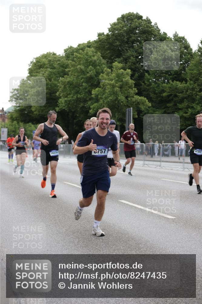 29.06.2025 - hella hamburg halbmarathon Jannik Wohlers http://msf.ph/oto/8247435 29.06.2025 10:30:40 Lombardsbrücke 1773, 2097, 2268, 3131, 4561, 6195, 6620, 6787, 7351, 8072, 8073, 8757, 9576, 10989, 11981, 11988, 12384, 12627, 14095, 14803, 15466, 15589, 17224, 17463, 17509, 17742, 17966, 19052, 19226 meine-sportfotos.de