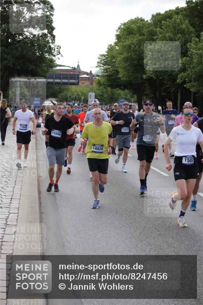 29.06.2025 - hella hamburg halbmarathon Jannik Wohlers http://msf.ph/oto/8247456 29.06.2025 09:55:40 Lombardsbrücke 1061, 1216, 1257, 1502, 1507, 1689, 2083, 2250, 2260, 2504, 2818, 2864, 3060, 3543, 4346, 4557, 5116, 6115, 6134, 7056, 7100, 7178, 7224, 7332, 7657, 8273, 8335, 8668, 8821, 8989, 9074, 9551, 10408, 10596, 10603, 10895, 11009, 11211, 11429, 11467, 11645, 12523, 12779, 12875, 13159, 13301, 13672, 13758, 13803, 13812, 13875, 14628, 14928, 15157, 15384, 15392, 15502, 15714, 15829, 15899, 16149, 16175, 16623, 16738, 16877, 17127, 17131, 17282, 17842, 17962, 18021 meine-sportfotos.de