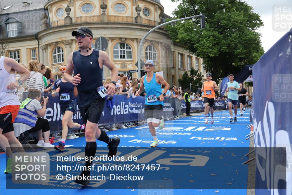29.06.2025 - hella hamburg halbmarathon Strokosch-Dieckow http://msf.ph/oto/8247457 29.06.2025 10:39:09 Ziel 1445, 1803, 2044, 2262, 3282, 4565, 4759, 5752, 6686, 6687, 8319, 8925, 11305, 11619, 12046, 12137, 13479, 13729, 14311, 15556, 16656, 16820, 17646, 17668, 18149, 18547 meine-sportfotos.de