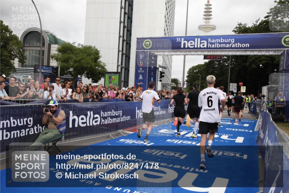 29.06.2025 - hella hamburg halbmarathon Michael Strokosch http://msf.ph/oto/8247478 29.06.2025 10:57:33 Ziel 2236, 3435, 4502, 5015, 5134, 5728, 6281, 6302, 8393, 9727, 12144, 13245, 13394, 15695, 16093, 16830, 17160, 17758, 17828 meine-sportfotos.de