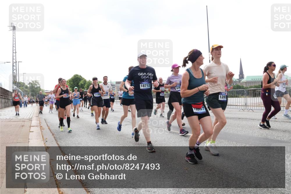 29.06.2025 - hella hamburg halbmarathon Lena Gebhardt http://msf.ph/oto/8247493 29.06.2025 10:45:32 Lombardsbrücke 1033, 1060, 1085, 1104, 1685, 1713, 1798, 1854, 1983, 2008, 2216, 2217, 2522, 2550, 2657, 2664, 2917, 2965, 2973, 3160, 3164, 3357, 3377, 3879, 3993, 4099, 4102, 4186, 4224, 4306, 4317, 4337, 4388, 4504, 4820, 4851, 5044, 5099, 5108, 5190, 5339, 5635, 5636, 5949, 6133, 6150, 6509, 6623, 6763, 6788, 6911, 6922, 6980, 7268, 7283, 7530, 7541, 7699, 7859, 7912, 8594, 8605, 8745, 8762, 9620, 10030, 10182, 10225, 10327, 10329, 11314, 12332, 12334 meine-sportfotos.de