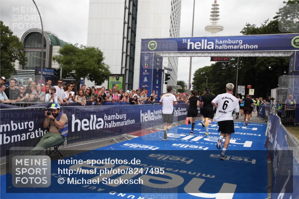 29.06.2025 - hella hamburg halbmarathon Michael Strokosch http://msf.ph/oto/8247495 29.06.2025 10:57:33 Ziel 2236, 3435, 4502, 5015, 5134, 5728, 6281, 6302, 8393, 9727, 12144, 13245, 13394, 15695, 16093, 16830, 17160, 17758, 17828 meine-sportfotos.de