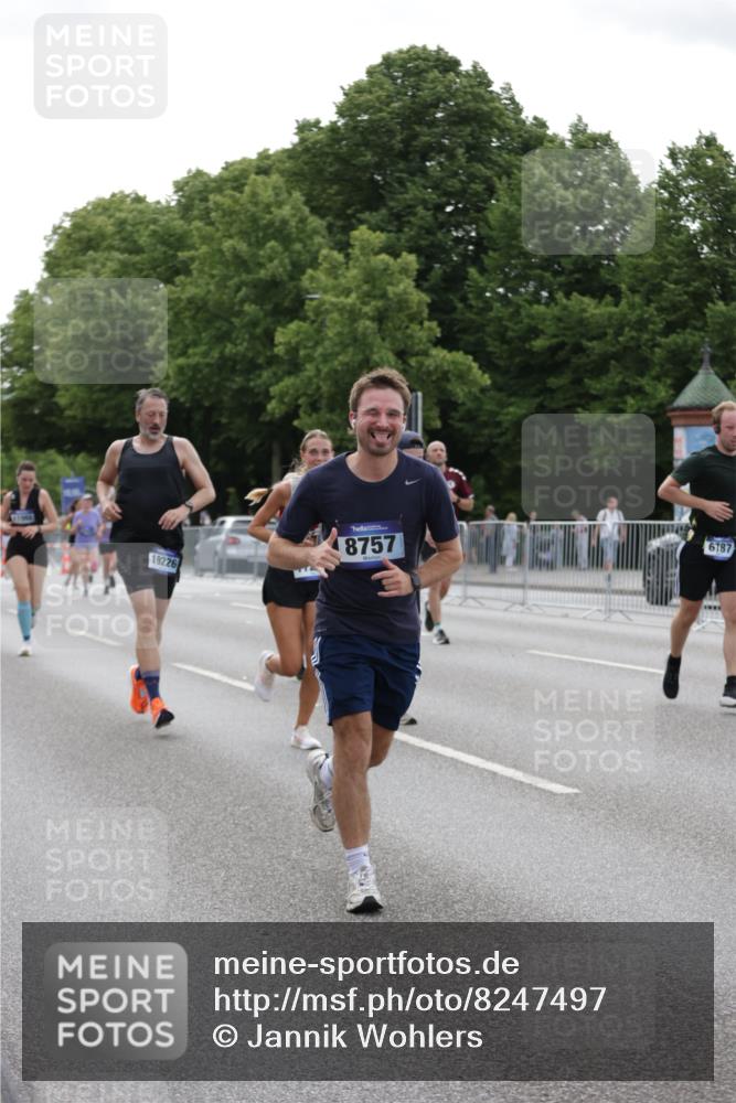 29.06.2025 - hella hamburg halbmarathon Jannik Wohlers http://msf.ph/oto/8247497 29.06.2025 10:30:40 Lombardsbrücke 1773, 2097, 2268, 3131, 4561, 6195, 6620, 6787, 7351, 8072, 8073, 8757, 9576, 10989, 11981, 11988, 12384, 12627, 14095, 14803, 15466, 15589, 17224, 17463, 17509, 17742, 17966, 19052, 19226 meine-sportfotos.de
