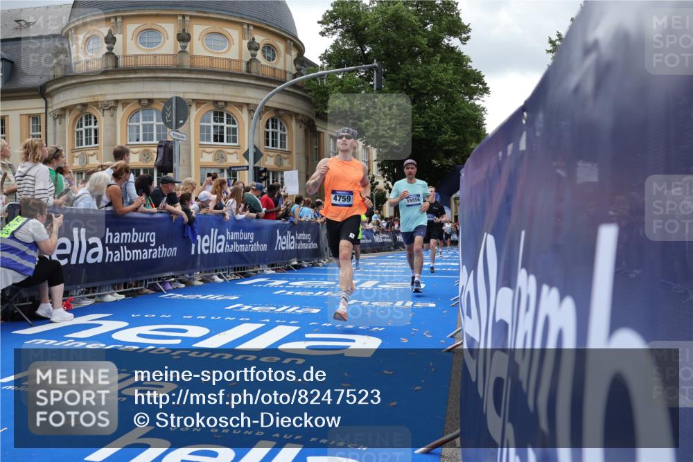 29.06.2025 - hella hamburg halbmarathon Strokosch-Dieckow http://msf.ph/oto/8247523 29.06.2025 10:39:10 Ziel 1445, 2044, 3282, 4565, 4759, 5752, 6686, 6687, 8319, 8925, 11305, 11619, 12046, 12137, 13479, 13729, 14311, 15556, 16656, 16820, 17646, 17668, 18149, 18547 meine-sportfotos.de