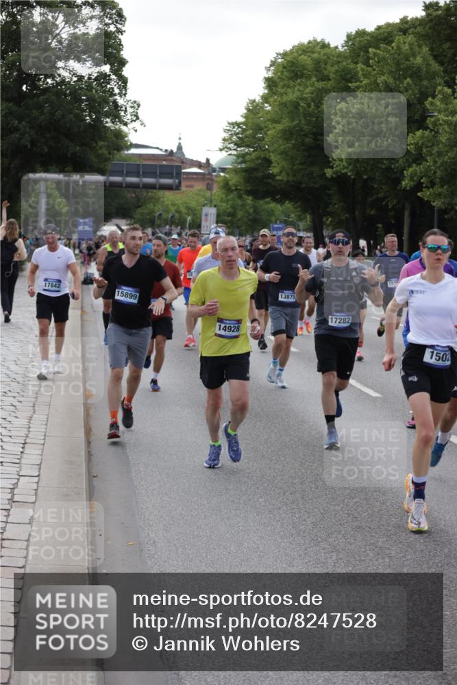 29.06.2025 - hella hamburg halbmarathon Jannik Wohlers http://msf.ph/oto/8247528 29.06.2025 09:55:40 Lombardsbrücke 1061, 1216, 1257, 1502, 1507, 1689, 2083, 2250, 2260, 2504, 2818, 2864, 3060, 3543, 4346, 4557, 5116, 6115, 6134, 7056, 7100, 7178, 7224, 7332, 7657, 8273, 8335, 8668, 8821, 8989, 9074, 9551, 10408, 10596, 10603, 10895, 11009, 11211, 11429, 11467, 11645, 12523, 12779, 12875, 13159, 13301, 13672, 13758, 13803, 13812, 13875, 14628, 14928, 15157, 15384, 15392, 15502, 15714, 15829, 15899, 16149, 16175, 16623, 16738, 16877, 17127, 17131, 17282, 17842, 17962, 18021 meine-sportfotos.de