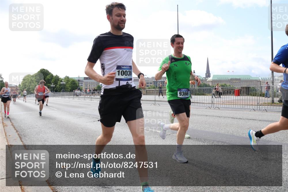 29.06.2025 - hella hamburg halbmarathon Lena Gebhardt http://msf.ph/oto/8247531 29.06.2025 10:10:07 Lombardsbrücke 1052, 1548, 1573, 1823, 3921, 4592, 5182, 5511, 7042, 7058, 7081, 7333, 7636, 8219, 8685, 8890, 9150, 9297, 9306, 9366, 9434, 9674, 9781, 9816, 10036, 10943, 11027, 11180, 12255, 12509, 12567, 13739, 13797, 14822, 15409, 16191, 16445, 16455, 16639, 16872, 16918, 17148, 17630, 17899, 18076, 18196, 18440, 18707, 19023, 19242 meine-sportfotos.de