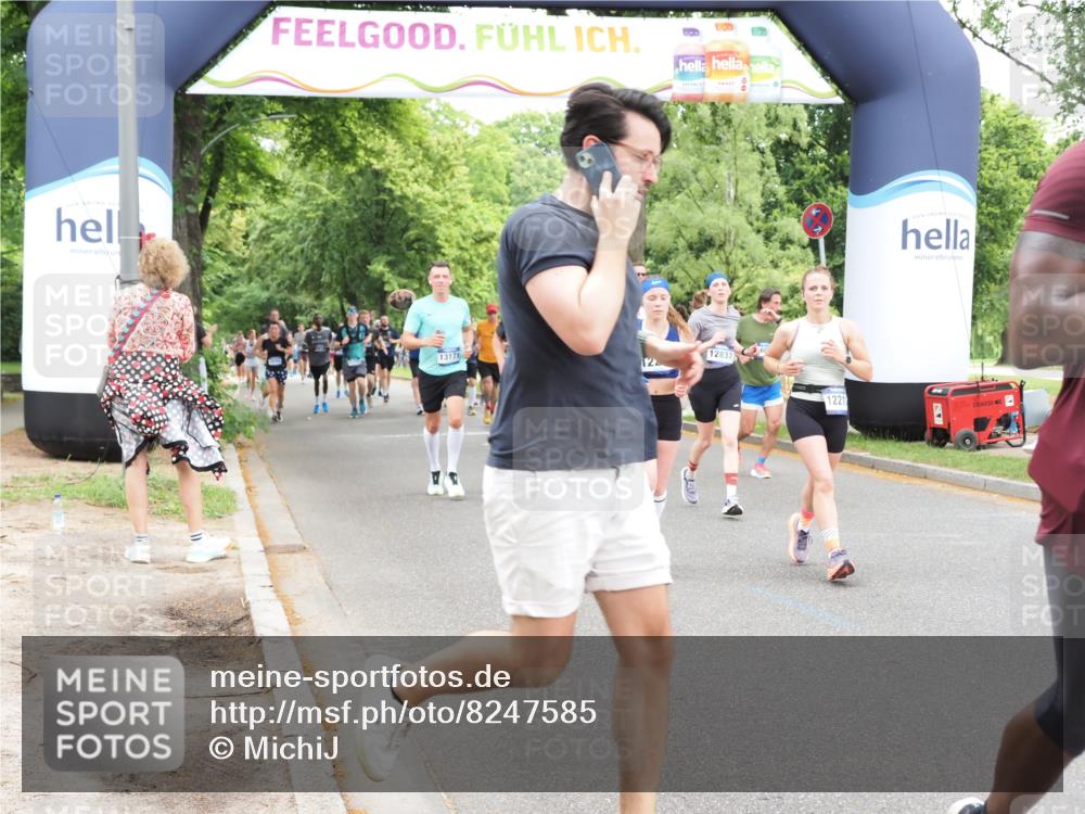 29.06.2025 - hella hamburg halbmarathon MichiJ http://msf.ph/oto/8247585 29.06.2025 10:51:18 Zwischen KM18-KM19 12211, 12212, 12837, 13171, 13184, 13793, 14313, 16095, 16872 meine-sportfotos.de