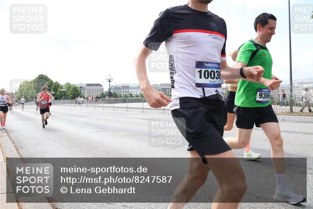 29.06.2025 - hella hamburg halbmarathon Lena Gebhardt http://msf.ph/oto/8247587 29.06.2025 10:10:08 Lombardsbrücke 1052, 1548, 1573, 3921, 4592, 5182, 5511, 7042, 7058, 7081, 7333, 7636, 8219, 8685, 8890, 9150, 9306, 9366, 9434, 9674, 9781, 9816, 10036, 10943, 11027, 11180, 12255, 12567, 13739, 13797, 14822, 15409, 16191, 16445, 16455, 16639, 16872, 16918, 17148, 17630, 17730, 17899, 18076, 18196, 18440, 18707, 19023, 19242 meine-sportfotos.de