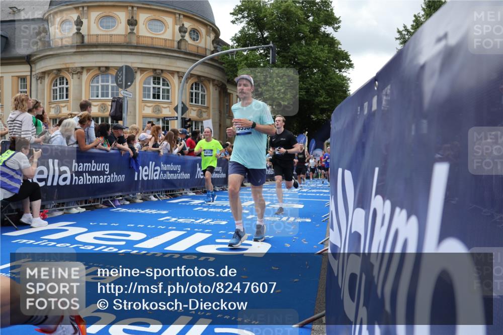 29.06.2025 - hella hamburg halbmarathon Strokosch-Dieckow http://msf.ph/oto/8247607 29.06.2025 10:39:11 Ziel 1445, 2044, 3282, 4565, 4759, 5752, 6686, 6687, 8319, 8925, 11305, 11619, 12046, 12137, 13479, 13729, 14311, 15556, 16656, 16820, 17646, 17668, 18149, 18547 meine-sportfotos.de