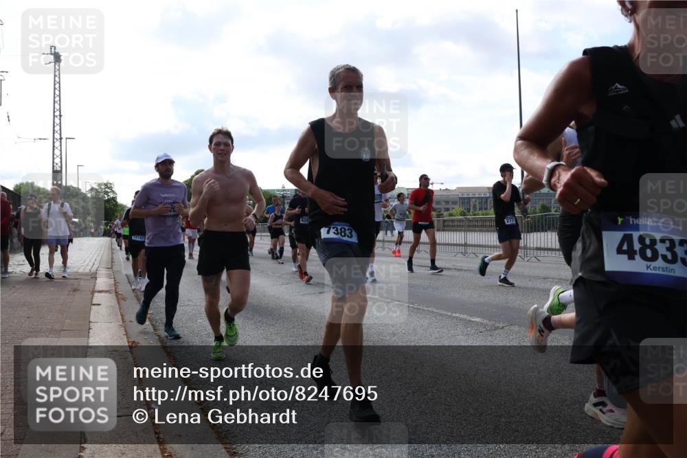 29.06.2025 - hella hamburg halbmarathon Lena Gebhardt http://msf.ph/oto/8247695 29.06.2025 09:56:36 Lombardsbrücke 1061, 1452, 1460, 1496, 1499, 1592, 1628, 1833, 1877, 2013, 2058, 2082, 2208, 2378, 2396, 2504, 2771, 2953, 2996, 3256, 3296, 3310, 3652, 4065, 4077, 4377, 4404, 4635, 4711, 4833, 5169, 5194, 5482, 5600, 5607, 5839, 5978, 6033, 6168, 6286, 6511, 6512, 6561, 6562, 7178, 7383, 7475, 7583, 7943, 8261, 8361, 8514, 8572, 8587, 8618, 8661, 8710, 8863, 8921, 8968, 8989, 8996, 9082, 9246, 9537, 9597, 9638, 10596 meine-sportfotos.de