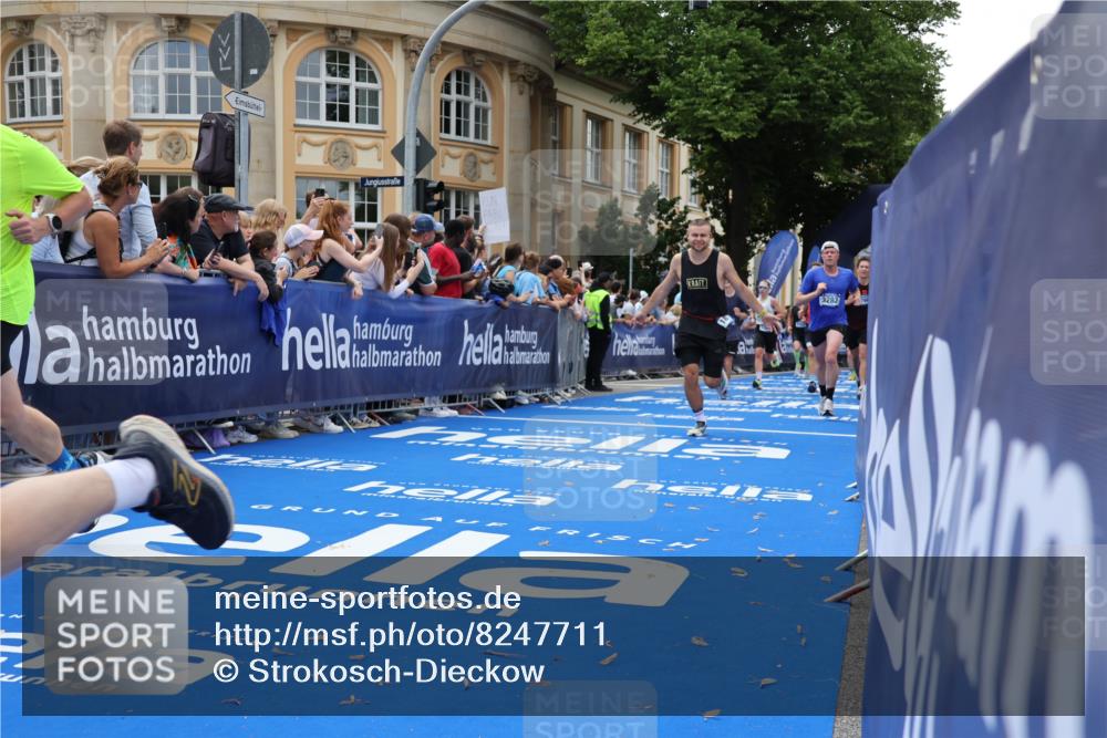 29.06.2025 - hella hamburg halbmarathon Strokosch-Dieckow http://msf.ph/oto/8247711 29.06.2025 10:39:12 Ziel 1445, 2044, 3282, 4565, 4759, 5752, 6037, 6686, 6687, 8319, 8925, 11305, 11619, 12046, 12137, 13479, 13729, 14311, 15556, 16656, 17646, 17668, 18149, 18547 meine-sportfotos.de