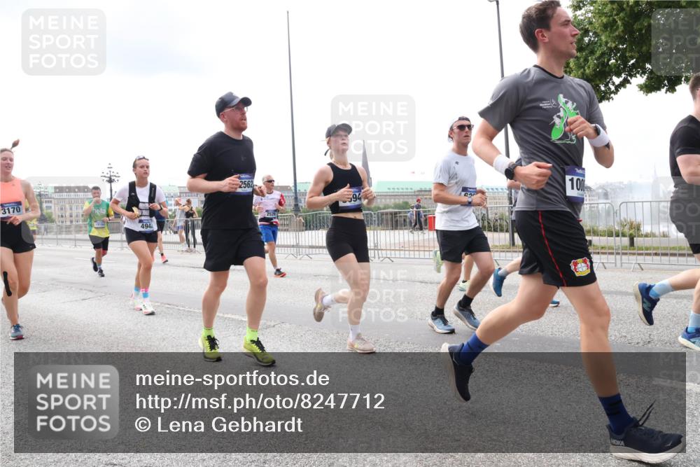 29.06.2025 - hella hamburg halbmarathon Lena Gebhardt http://msf.ph/oto/8247712 29.06.2025 10:34:02 Lombardsbrücke 1189, 1275, 1417, 1672, 1705, 1787, 1896, 2265, 2342, 2464, 2482, 2496, 2526, 2776, 2801, 2933, 3145, 3170, 3264, 3340, 3345, 3560, 3829, 3848, 4361, 4433, 4449, 4479, 4696, 4807, 4824, 4826, 4942, 5075, 5096, 5141, 5557, 5561, 5566, 5569, 5584, 5691, 5821, 5822, 5887, 6105, 6109, 6364, 6515, 6516, 6854, 6956, 7027, 7324, 7329, 7565, 7653, 8021, 8157, 8202, 8277, 8282, 8349, 8375, 8377, 8383, 8401, 8965, 9094, 9234, 9438, 9799, 9875, 9995, 10007, 10071, 10360, 10561, 11811 meine-sportfotos.de
