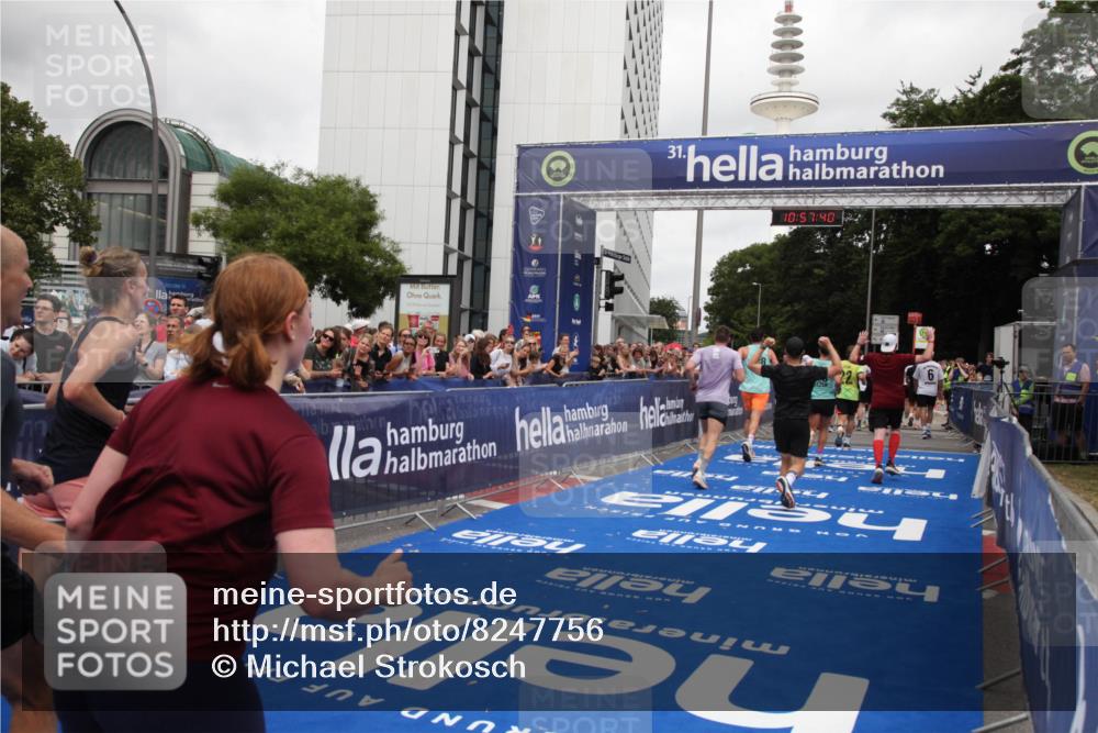 29.06.2025 - hella hamburg halbmarathon Michael Strokosch http://msf.ph/oto/8247756 29.06.2025 10:57:38 Ziel 1239, 2236, 2652, 4502, 5015, 5134, 5457, 5458, 5728, 12144, 13245, 14571, 14951, 15220, 17769, 17814 meine-sportfotos.de
