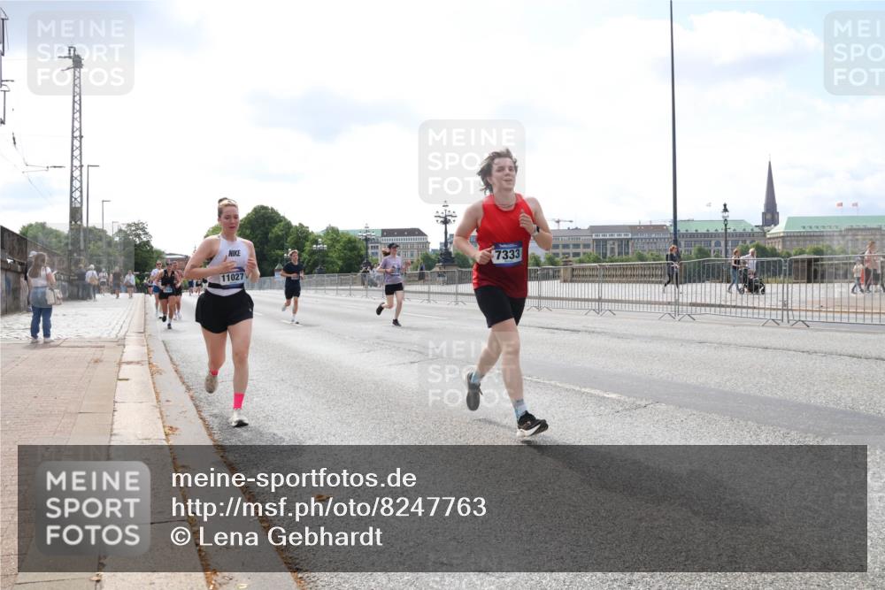 29.06.2025 - hella hamburg halbmarathon Lena Gebhardt http://msf.ph/oto/8247763 29.06.2025 10:10:09 Lombardsbrücke 1052, 1548, 1573, 3921, 4592, 5182, 5440, 5511, 7042, 7058, 7081, 7333, 7636, 8219, 8685, 8890, 9150, 9306, 9366, 9434, 9674, 9781, 9816, 10036, 10943, 11027, 11180, 12255, 12567, 13739, 13797, 14822, 15409, 16191, 16445, 16455, 16639, 16872, 16918, 17148, 17630, 17730, 17899, 18076, 18196, 18440, 18707, 19023, 19242 meine-sportfotos.de