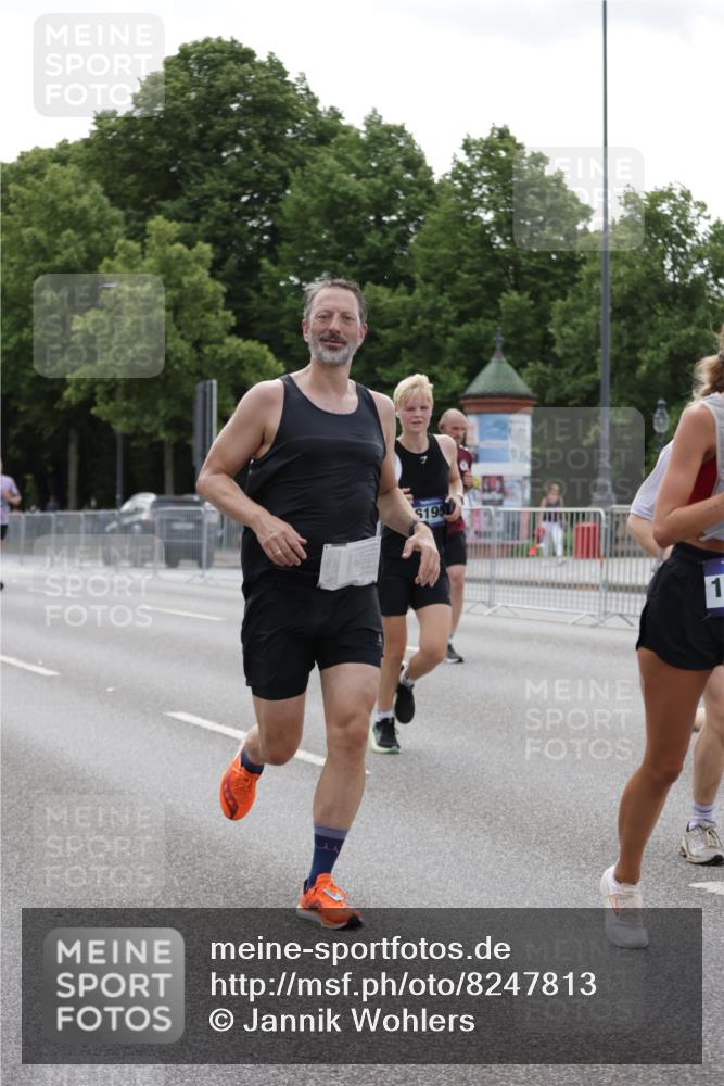 29.06.2025 - hella hamburg halbmarathon Jannik Wohlers http://msf.ph/oto/8247813 29.06.2025 10:30:42 Lombardsbrücke 1773, 1979, 2097, 4561, 5437, 6057, 6195, 6620, 6787, 7351, 8050, 8072, 8073, 8757, 9576, 10989, 11981, 11988, 12384, 12627, 14095, 15466, 15589, 16457, 17224, 17463, 17509, 17587, 17742, 17966, 19052, 19226 meine-sportfotos.de