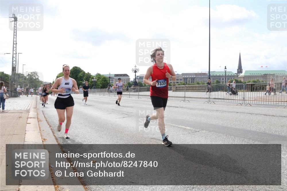 29.06.2025 - hella hamburg halbmarathon Lena Gebhardt http://msf.ph/oto/8247840 29.06.2025 10:10:10 Lombardsbrücke 1052, 1548, 1573, 3921, 4592, 5182, 5440, 5511, 7042, 7058, 7081, 7333, 7636, 8219, 8685, 8890, 9150, 9306, 9366, 9434, 9674, 9781, 9816, 10036, 10943, 11027, 11180, 12255, 12567, 13739, 13797, 14822, 15409, 16191, 16445, 16455, 16639, 16872, 17148, 17630, 17730, 17899, 18076, 18196, 18440, 18707, 19023, 19242 meine-sportfotos.de