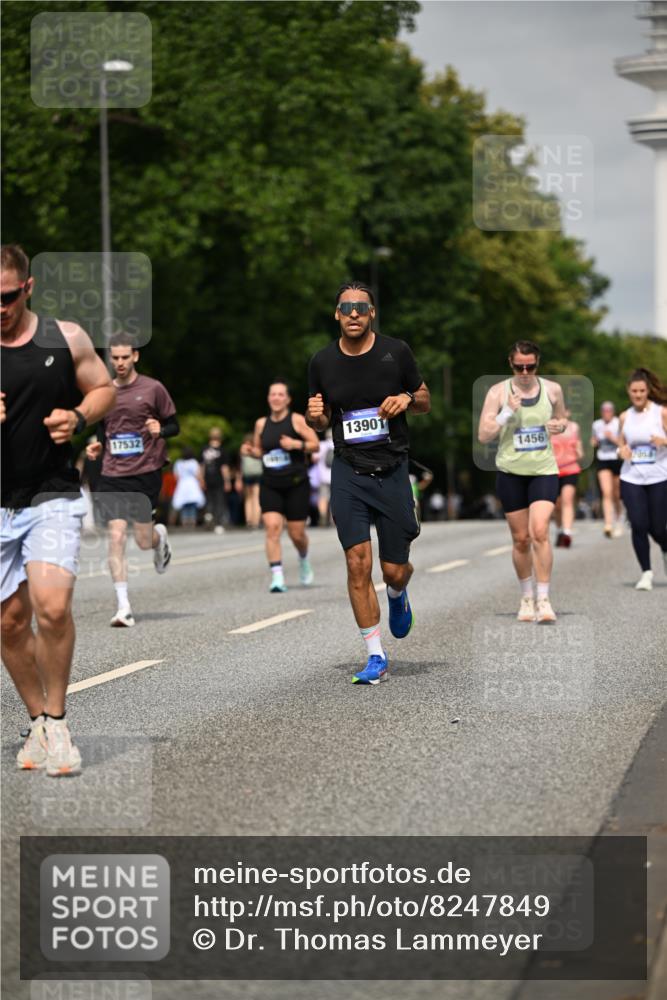 29.06.2025 - hella hamburg halbmarathon Dr. Thomas Lammeyer http://msf.ph/oto/8247849 29.06.2025 10:14:17 Kennedybrücke 1052, 1186, 1456, 1483, 1513, 4389, 7058, 7250, 7685, 8090, 8685, 8890, 9681, 9816, 9988, 11027, 11180 meine-sportfotos.de