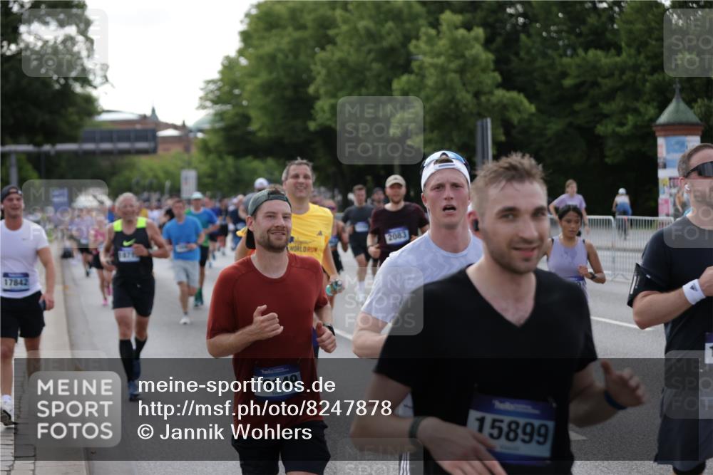 29.06.2025 - hella hamburg halbmarathon Jannik Wohlers http://msf.ph/oto/8247878 29.06.2025 09:55:43 Lombardsbrücke 1061, 1216, 1257, 1502, 1507, 1689, 2083, 2250, 2260, 2504, 2818, 2864, 3060, 3543, 4557, 5116, 6115, 6134, 7178, 7224, 7332, 7657, 8273, 8335, 8668, 8821, 8989, 9074, 10408, 10596, 10895, 11009, 11211, 11429, 11467, 11645, 12523, 12779, 12870, 12875, 13159, 13301, 13672, 13758, 13803, 13812, 13875, 14628, 14928, 15157, 15384, 15392, 15502, 15714, 15829, 15868, 15899, 16149, 16175, 16623, 16738, 16877, 17127, 17131, 17282, 17842, 17962, 18021 meine-sportfotos.de
