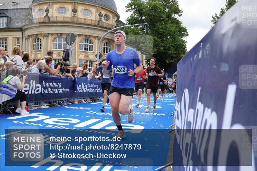 29.06.2025 - hella hamburg halbmarathon Strokosch-Dieckow http://msf.ph/oto/8247879 29.06.2025 10:39:15 Ziel 2044, 3282, 4565, 5752, 6037, 8319, 8925, 11305, 12046, 13479, 13729, 14311, 14359, 15556, 15866, 16656, 17646, 17668, 18149, 18547 meine-sportfotos.de
